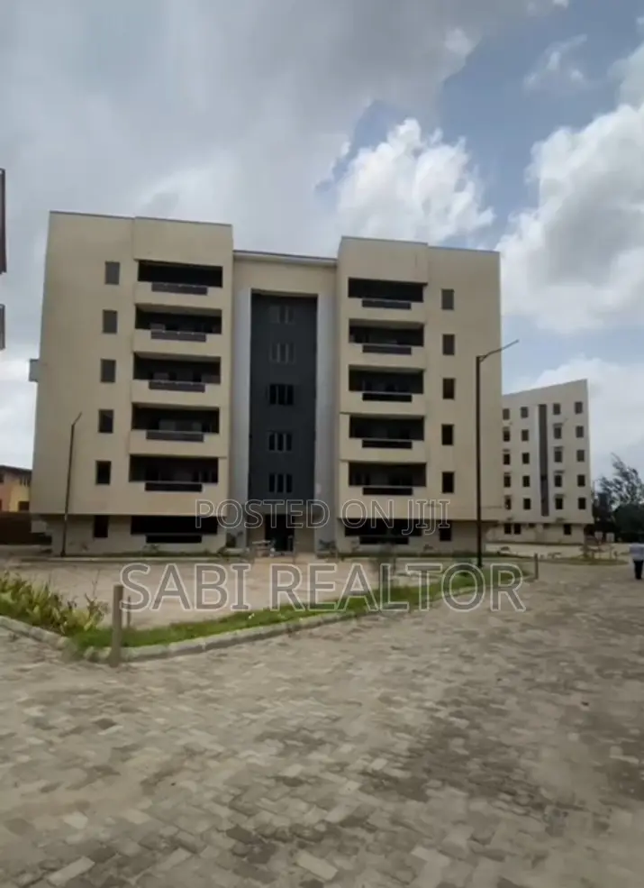 Furnished 2bdrm Apartment In Surulere, Ogunlana For Sale in Ogunlana