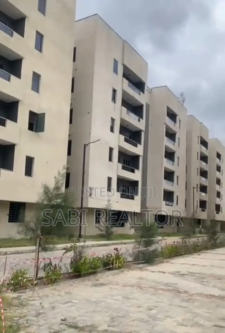 Furnished 2bdrm Apartment In Surulere, Ogunlana For Sale in Ogunlana