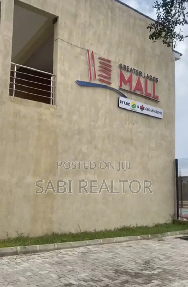 Furnished 2bdrm Apartment In Surulere, Ogunlana For Sale in Ogunlana