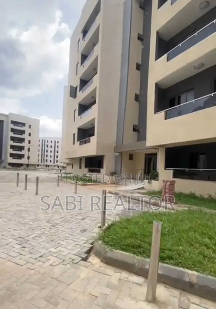 Furnished 2bdrm Apartment In Surulere, Ogunlana For Sale in Ogunlana