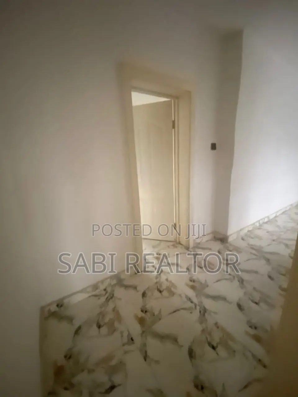 Furnished 3bdrm Apartment in Bode Thomas for sale in Bode Thomas