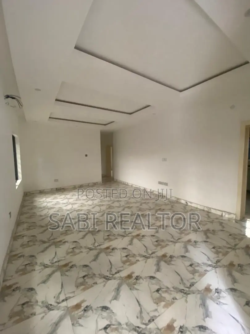 Furnished 3bdrm Apartment in Bode Thomas for sale in Bode Thomas
