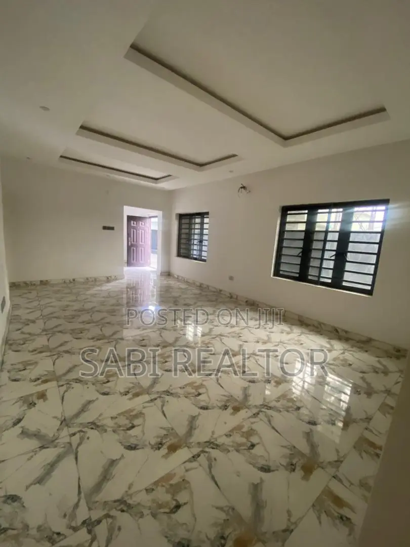 Furnished 3bdrm Apartment in Bode Thomas for sale in Bode Thomas