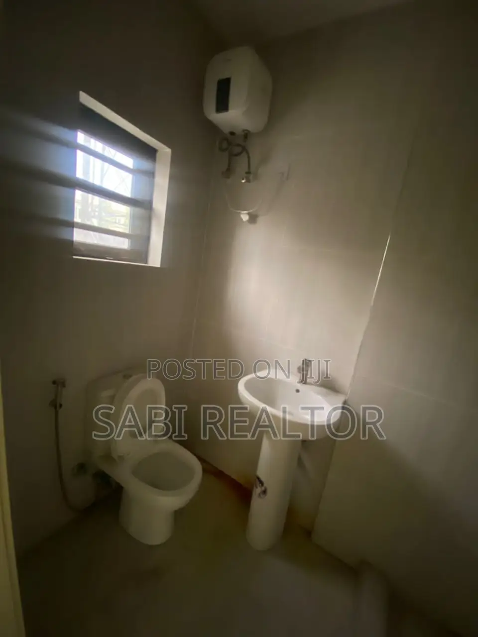 Furnished 3bdrm Apartment in Bode Thomas for sale in Bode Thomas
