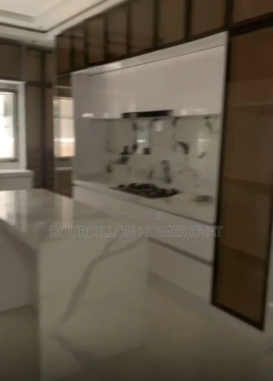 6bdrm Apartment in Lekki Phase 1 for sale in Lekki Phase 1
