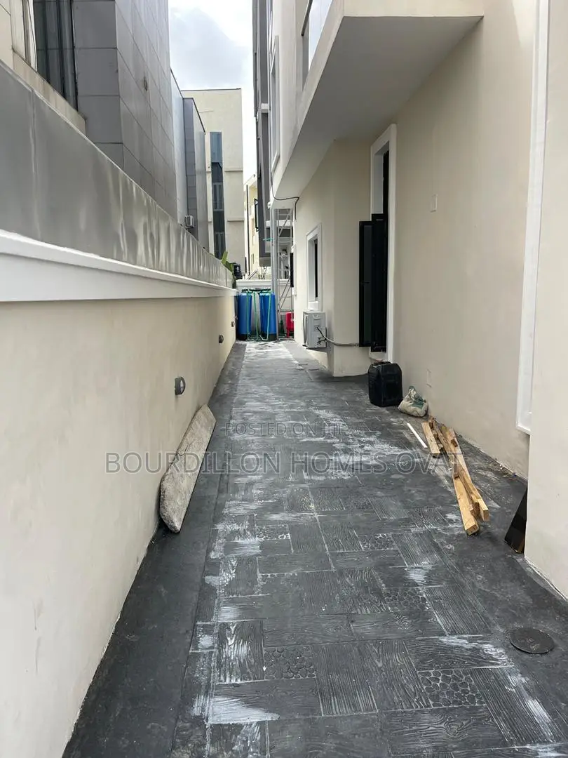 6bdrm Apartment in Lekki Phase 1 for sale in Lekki Phase 1