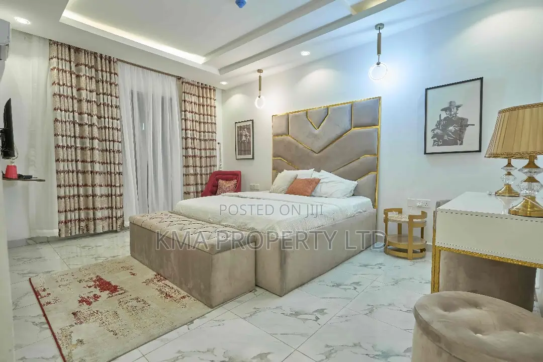 Beautifully Furnished 2 Bedroom Apartment With Ps5 and Pool in Lekki Phase 1