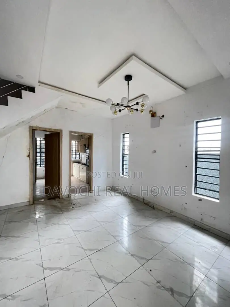 4bdrm Duplex in Ikota for rent in Ikota