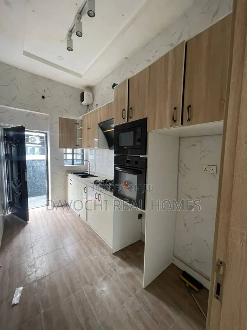 4bdrm Duplex in Ikota for rent in Ikota
