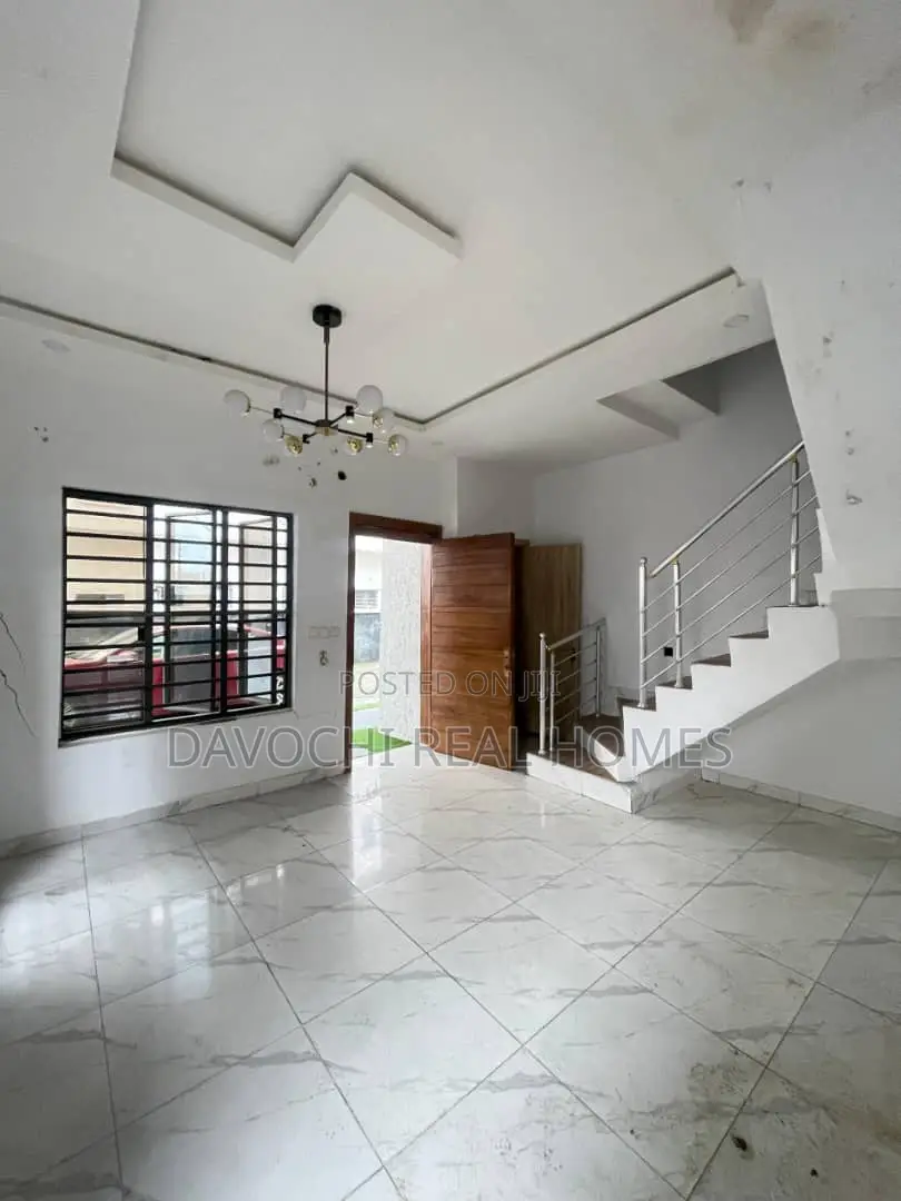 4bdrm Duplex in Ikota for rent in Ikota