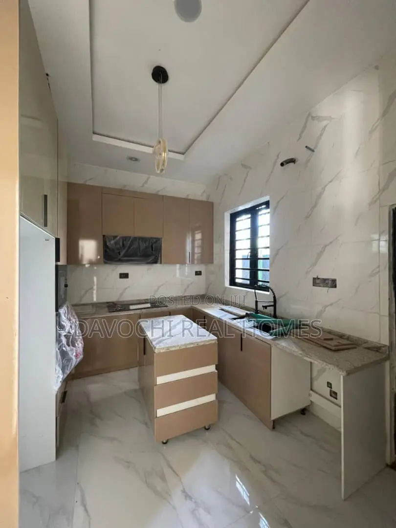 4bdrm Duplex in Ikota for rent in Ikota