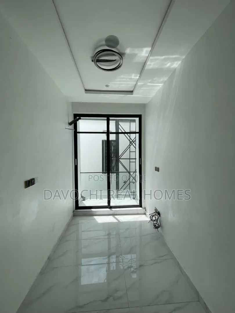 4bdrm Duplex in Ikota for rent in Ikota