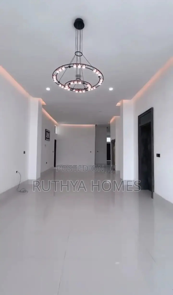 8bdrm Duplex in Asokoro for sale in Asokoro