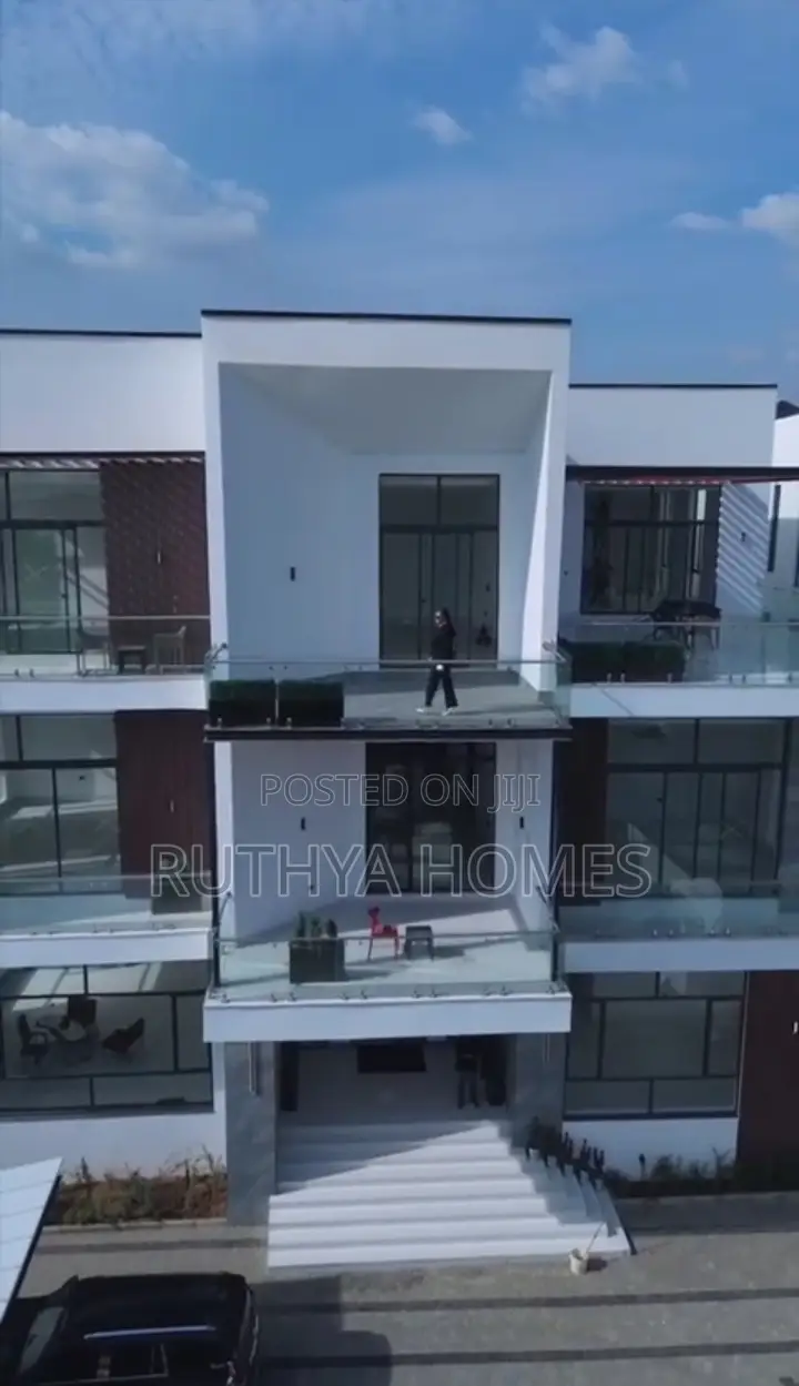 8bdrm Duplex in Asokoro for sale in Asokoro