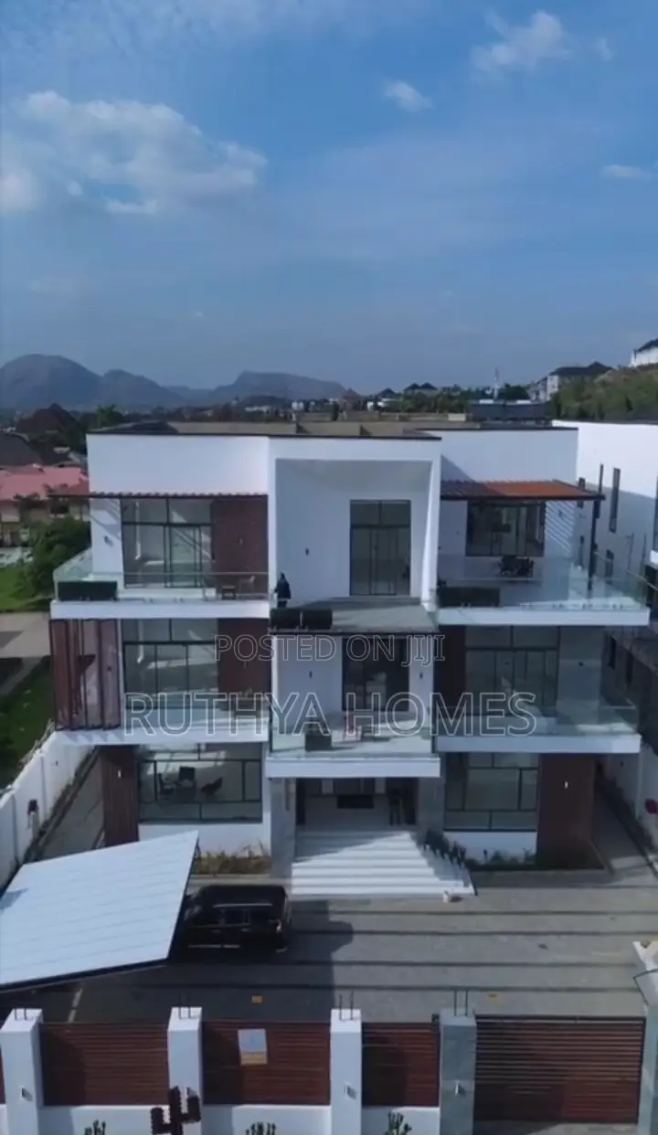 8bdrm Duplex in Asokoro for sale in Asokoro