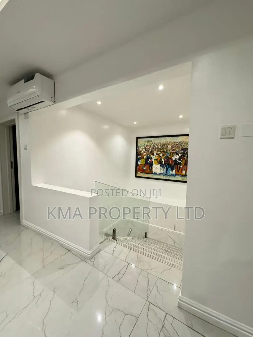 My Luxurious 5/4 Bedrooms Duplex ( Self Compound ) in Lekki Phase 1