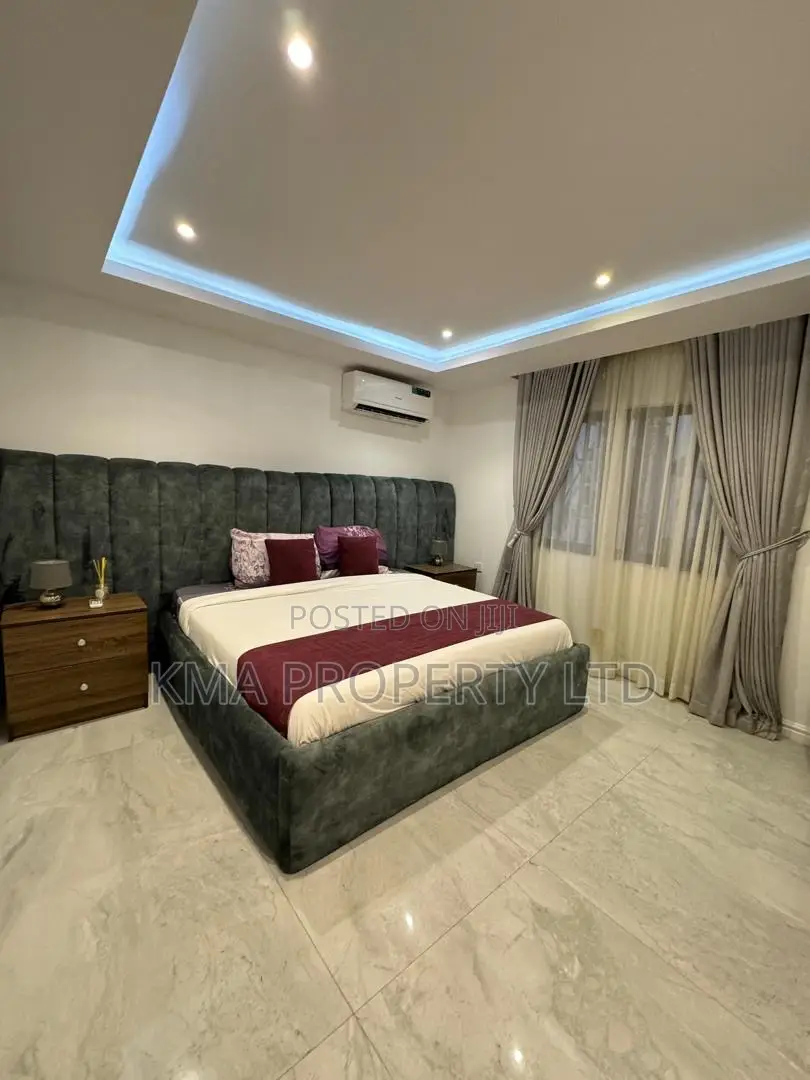 My Luxurious 5/4 Bedrooms Duplex ( Self Compound ) in Lekki Phase 1