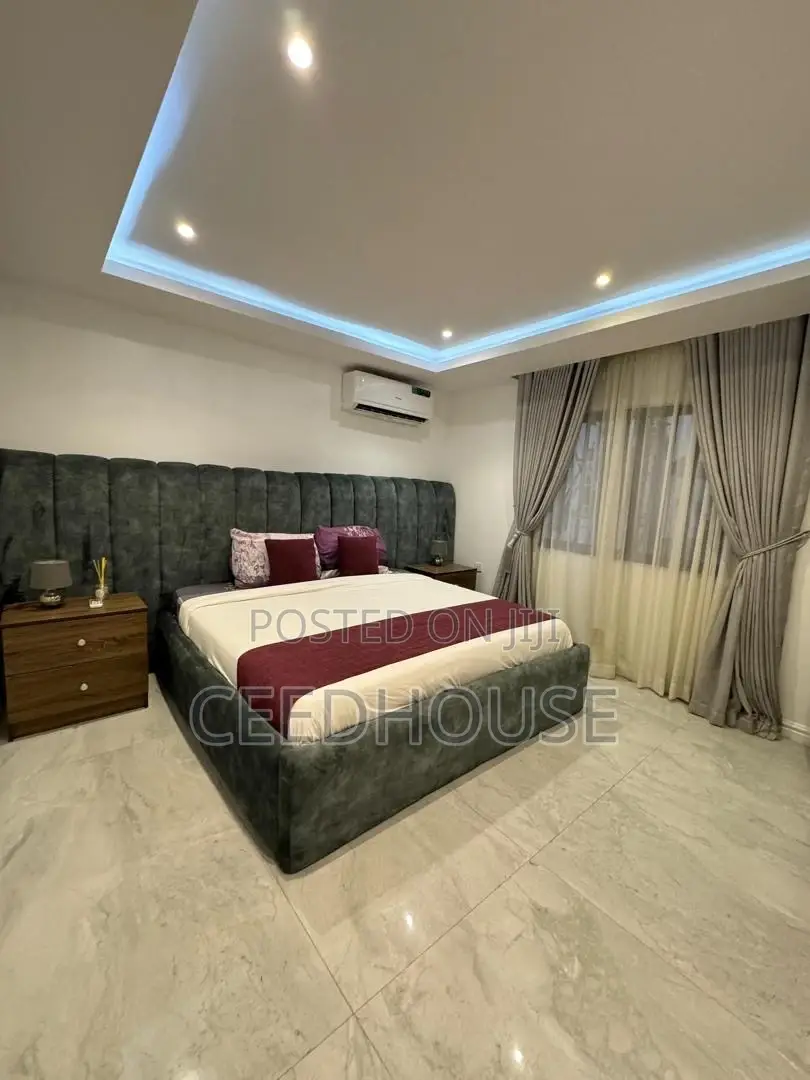 My Luxurious 5/4 Bedrooms Duplex ( Self Compound ) in Lekki Phase 1