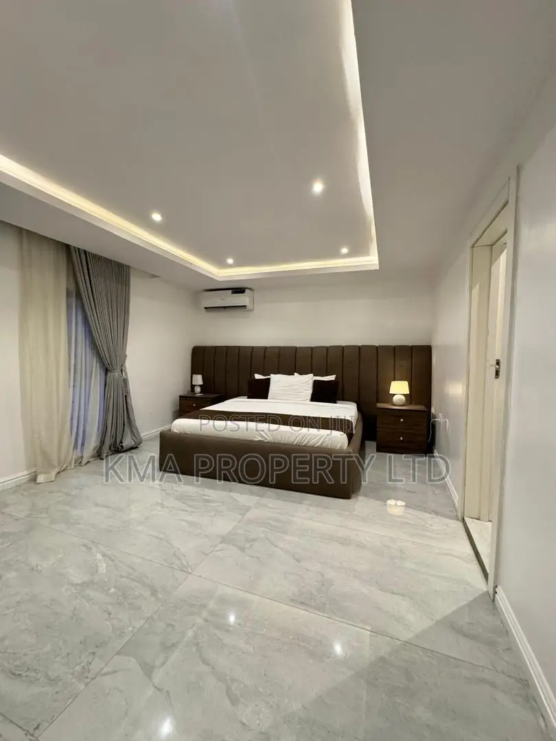 My Luxurious 5/4 Bedrooms Duplex ( Self Compound ) in Lekki Phase 1