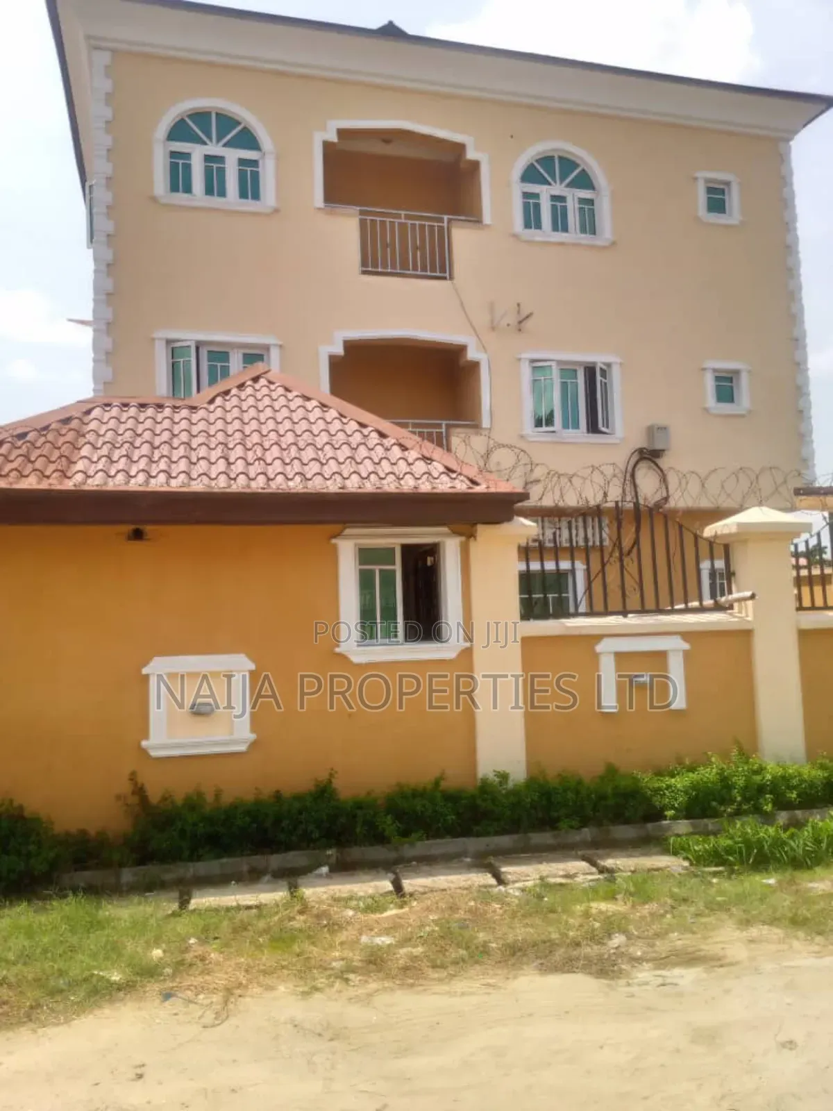 3bdrm Block of Flats in Badore, Ajah for sale in Ajah