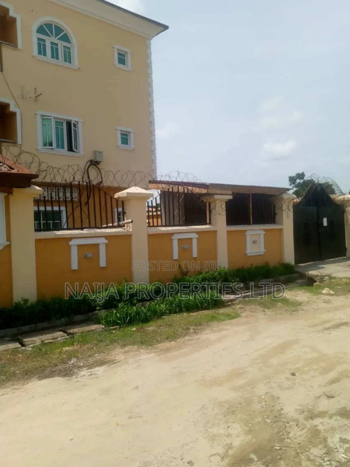 3bdrm Block of Flats in Badore, Ajah for sale in Ajah