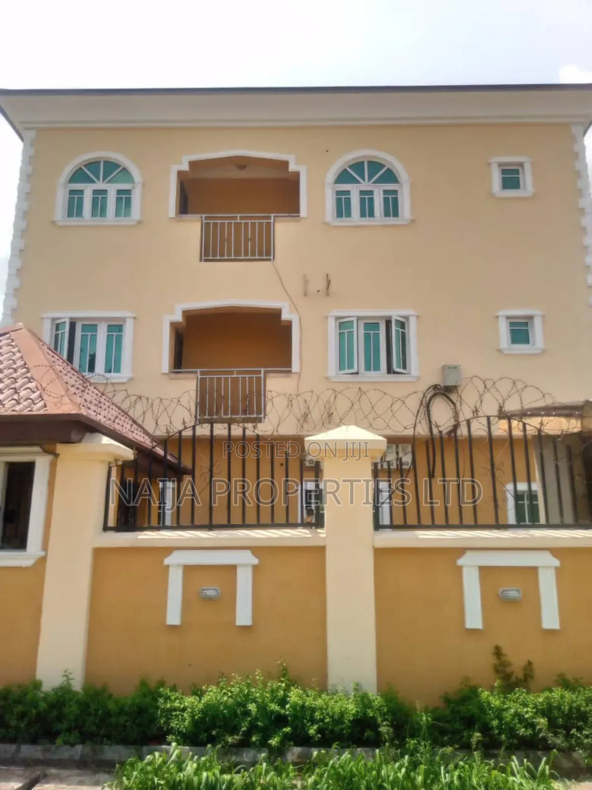3bdrm Block of Flats in Badore, Ajah for sale in Ajah