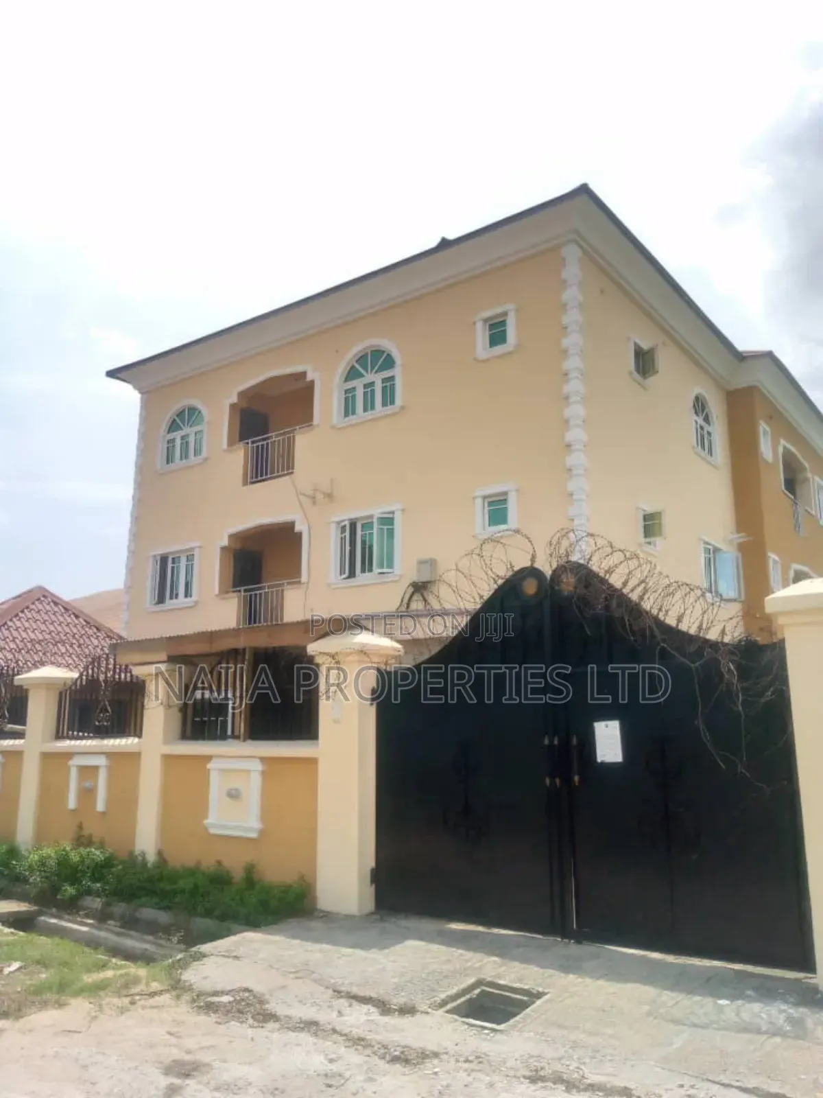3bdrm Block of Flats in Badore, Ajah for sale in Ajah