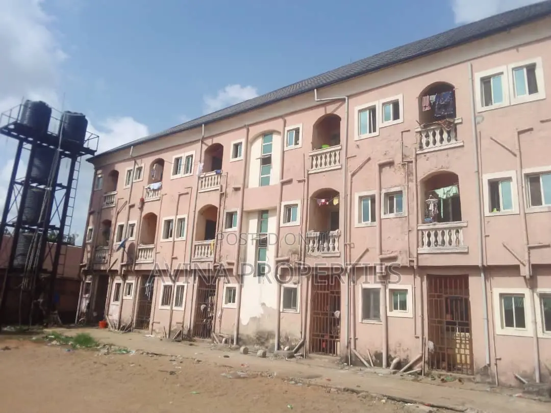 30 Rooms All en-Suite With Extra One Plot on It for Sale in Owerri in Owerri