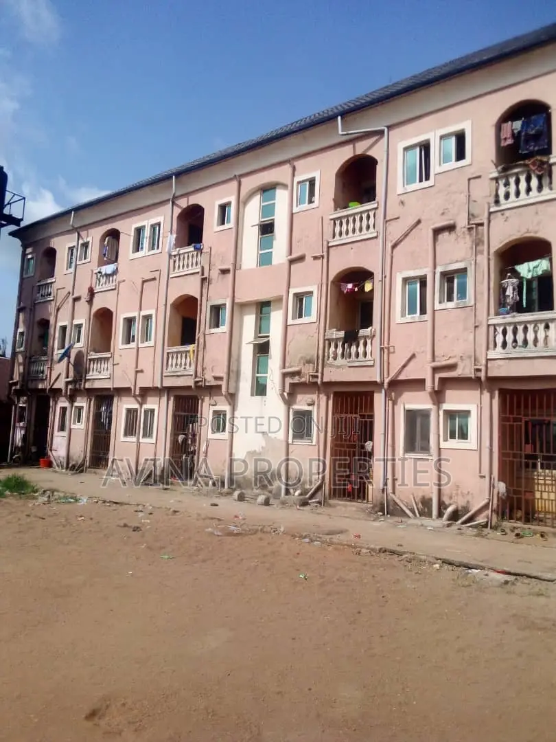 30 Rooms All en-Suite With Extra One Plot on It for Sale in Owerri in Owerri