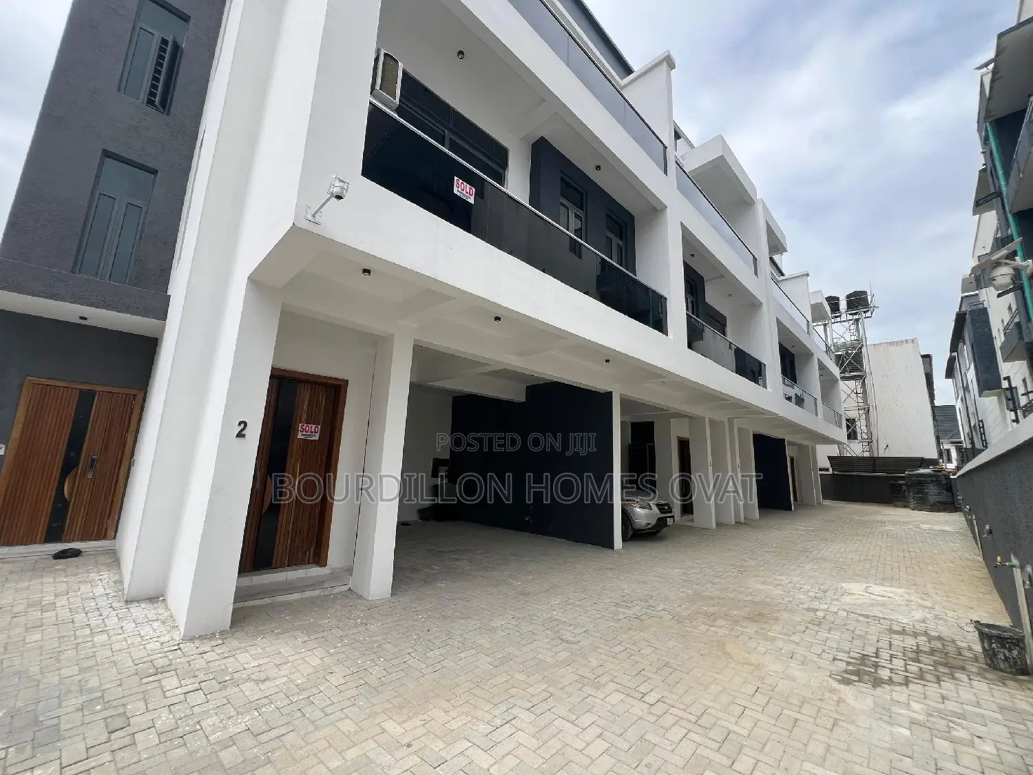 4bdrm Duplex in Ologolo for sale in Ologolo