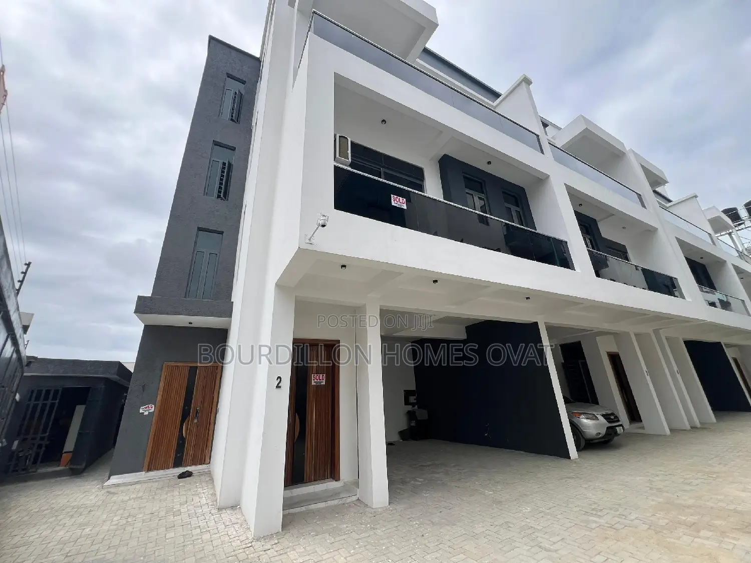 4bdrm Duplex in Ologolo for sale in Ologolo