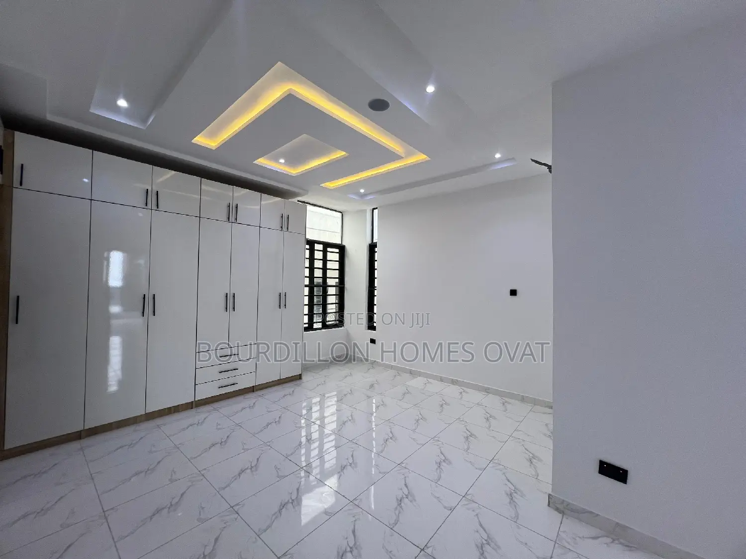 4bdrm Duplex in Ologolo for sale in Ologolo