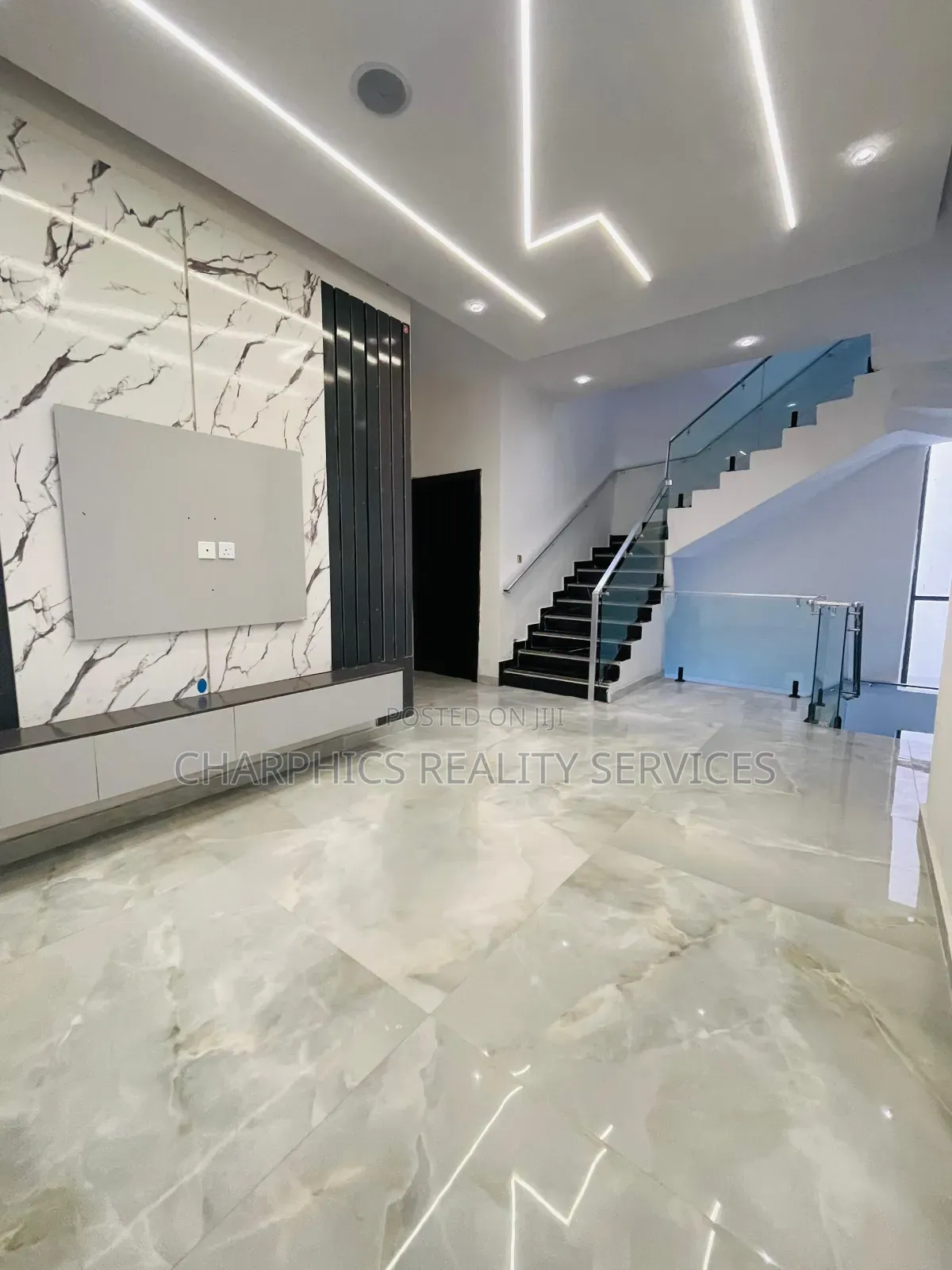 5bdrm Duplex in Osapa london for sale in Osapa london