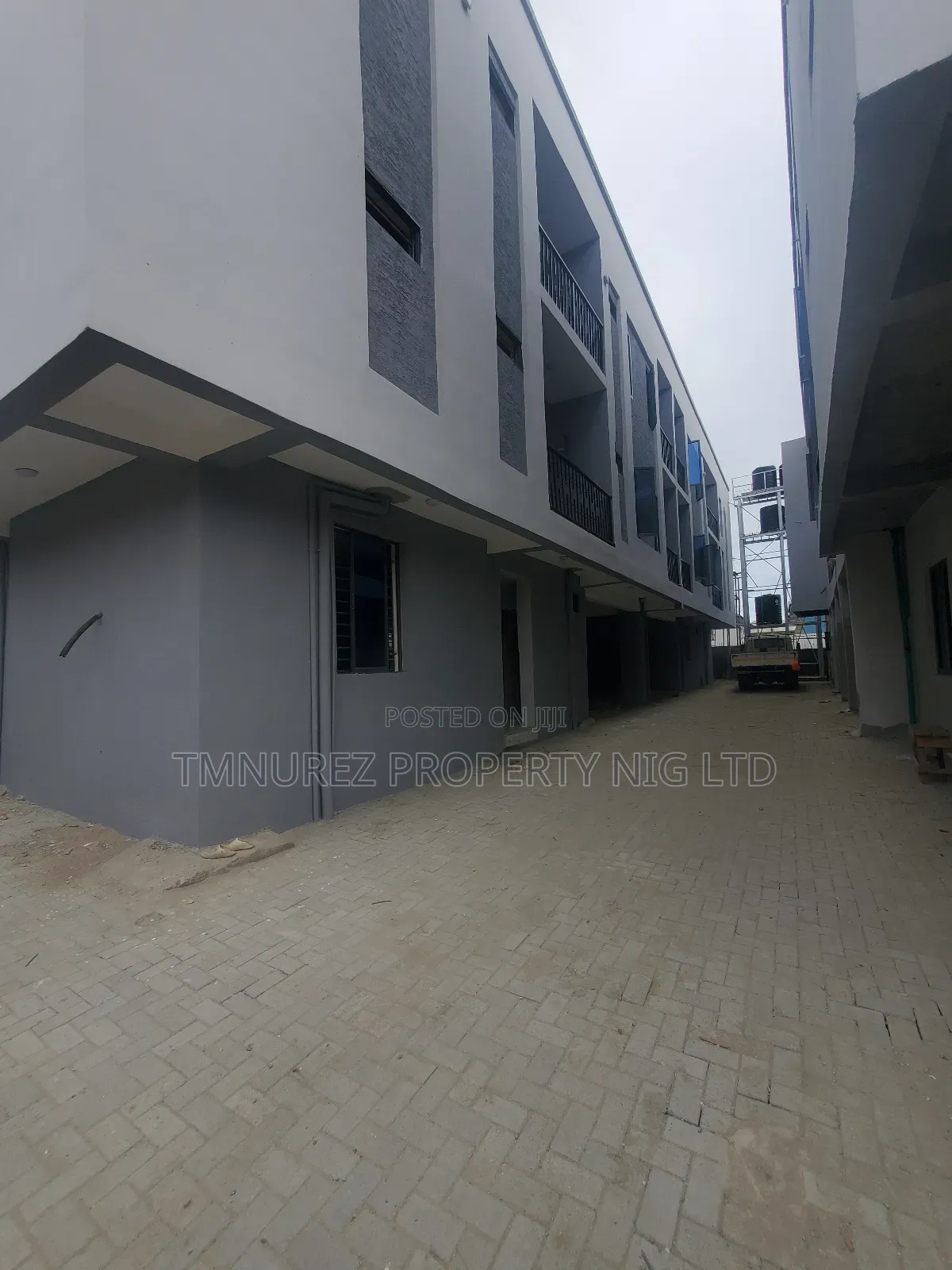 1bdrm Apartment in Ologolo, Lekki for sale in Lekki