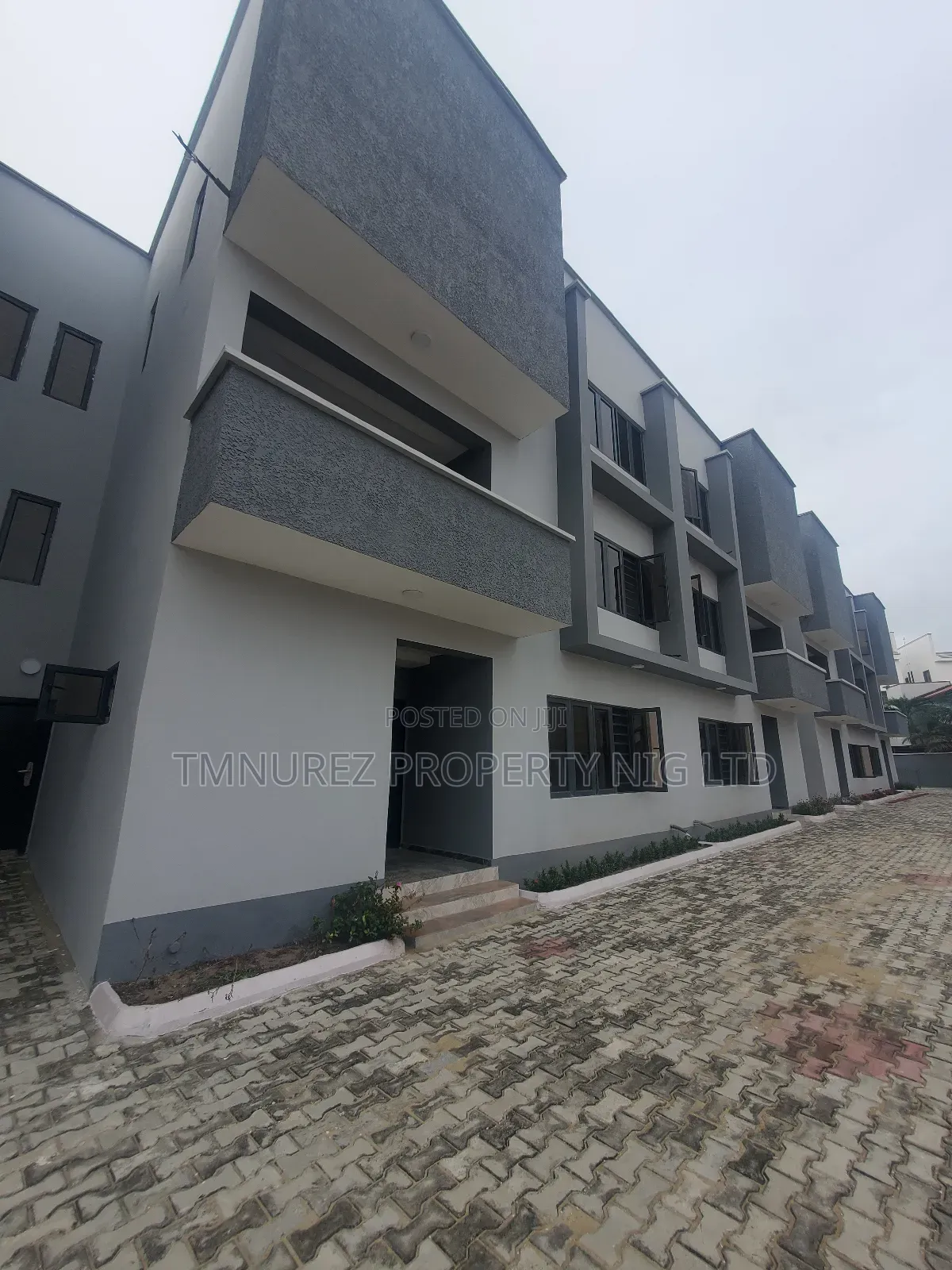 4bdrm Duplex in Ologolo Lekki for sale in Lekki
