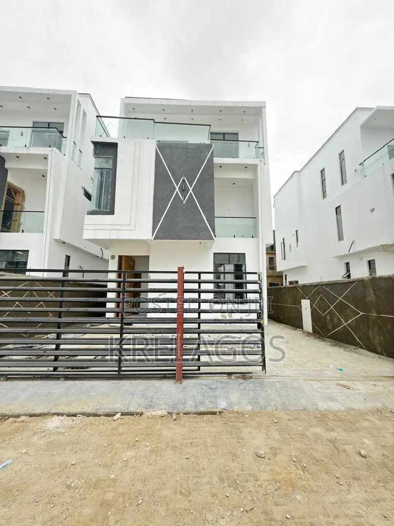 5bdrm Duplex in Chevron for sale in Chevron