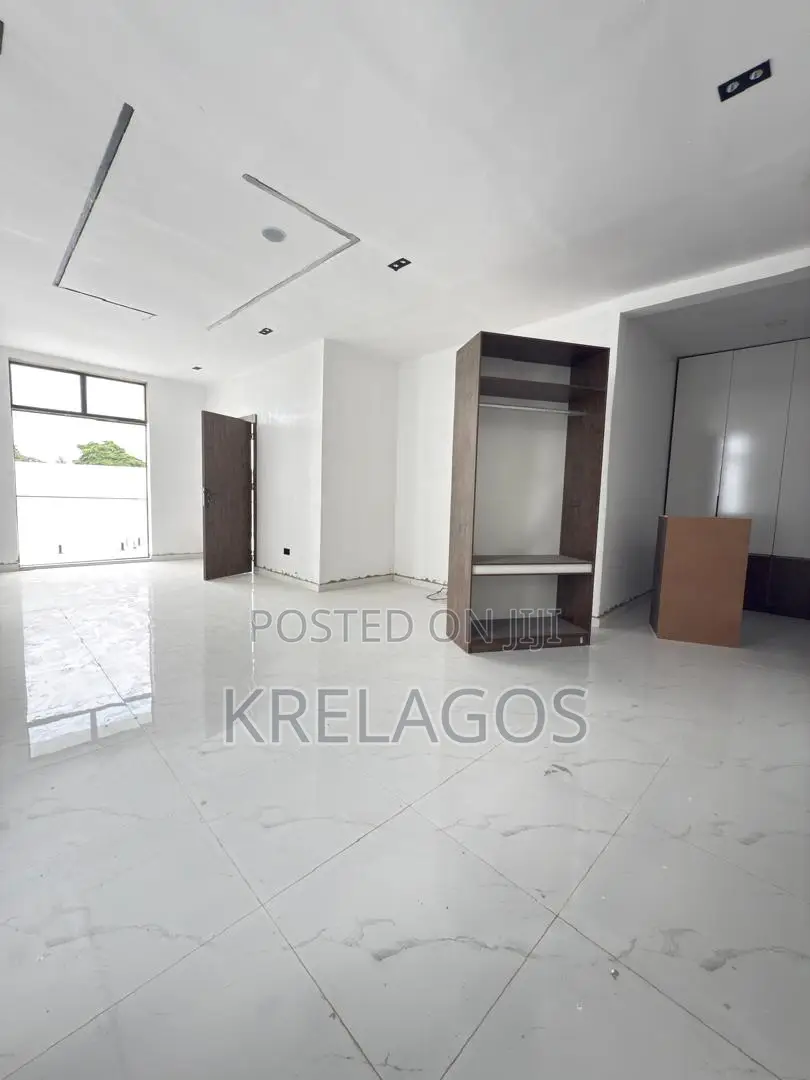 5bdrm Duplex in Chevron for sale in Chevron