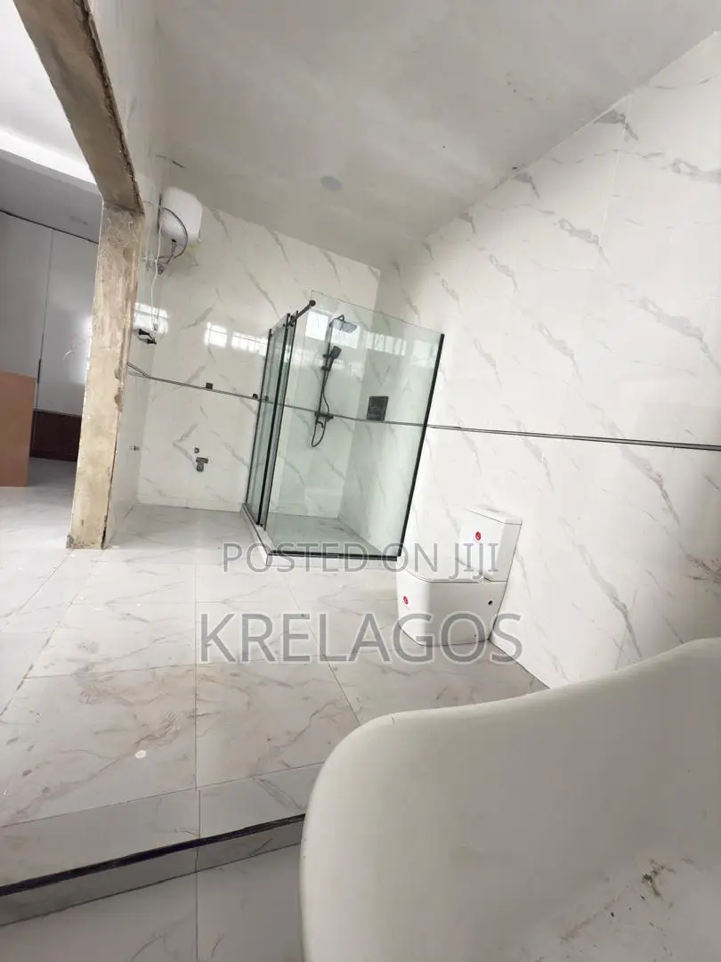 5bdrm Duplex in Chevron for sale in Chevron