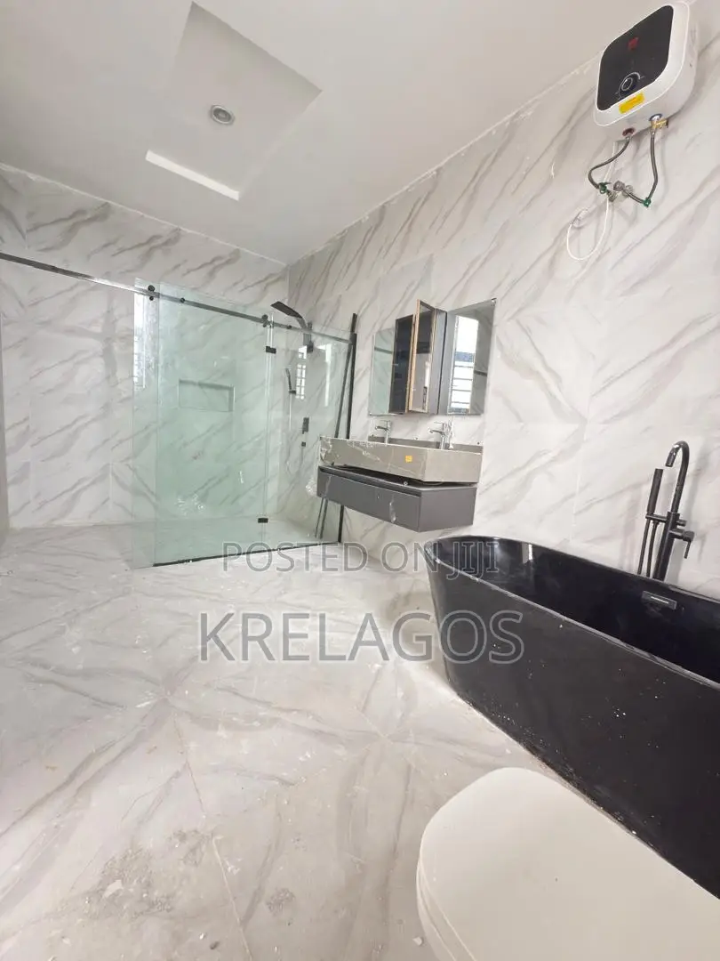 5bdrm Duplex in Chevron for sale in Chevron