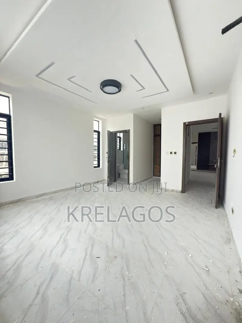 5bdrm Duplex in Chevron for sale in Chevron