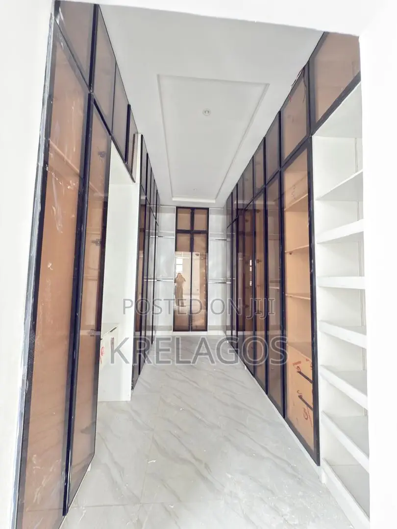 5bdrm Duplex in Chevron for sale in Chevron