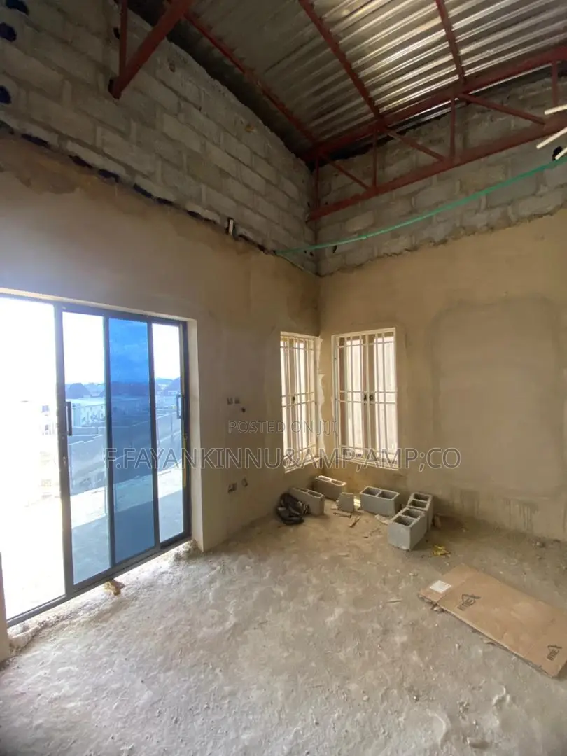 6bdrm Duplex in Apo District for sale in Apo District