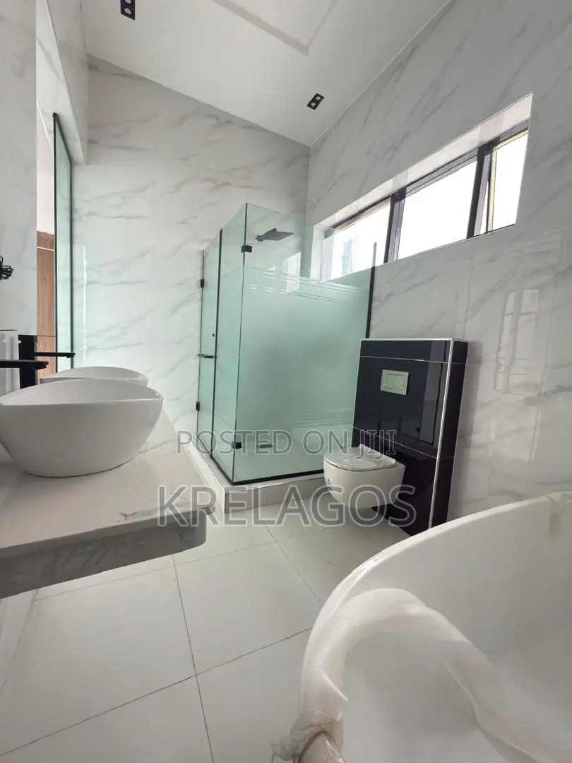 5bdrm Duplex in Chevron for sale in Chevron