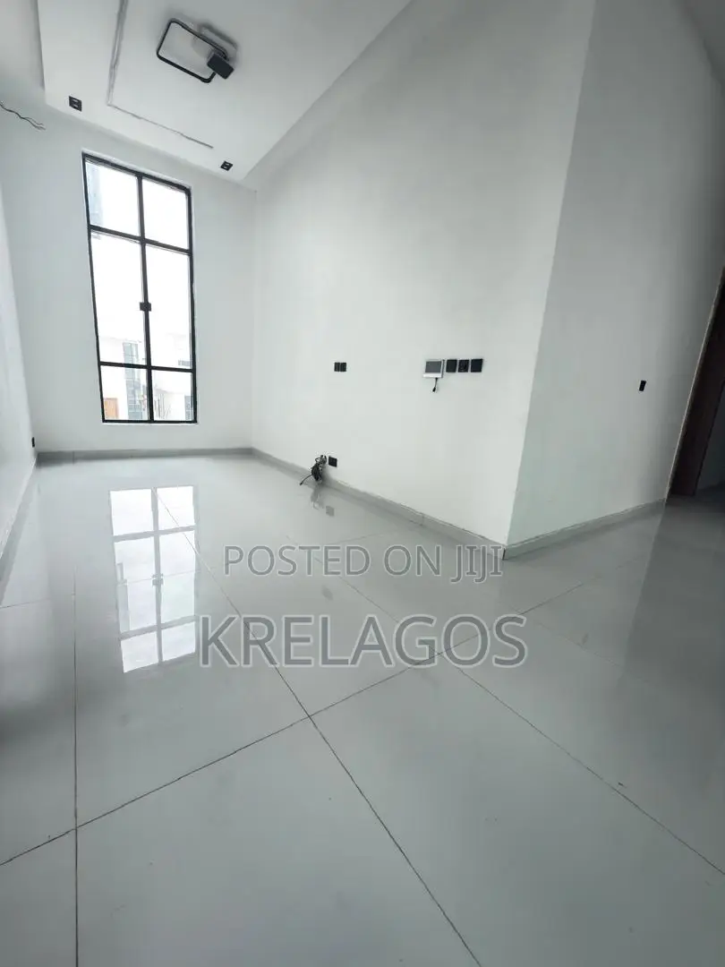 5bdrm Duplex in Chevron for sale in Chevron