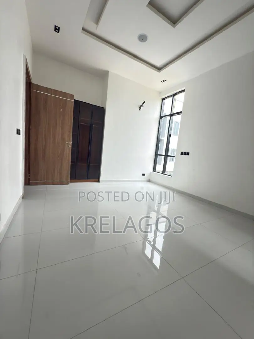 5bdrm Duplex in Chevron for sale in Chevron