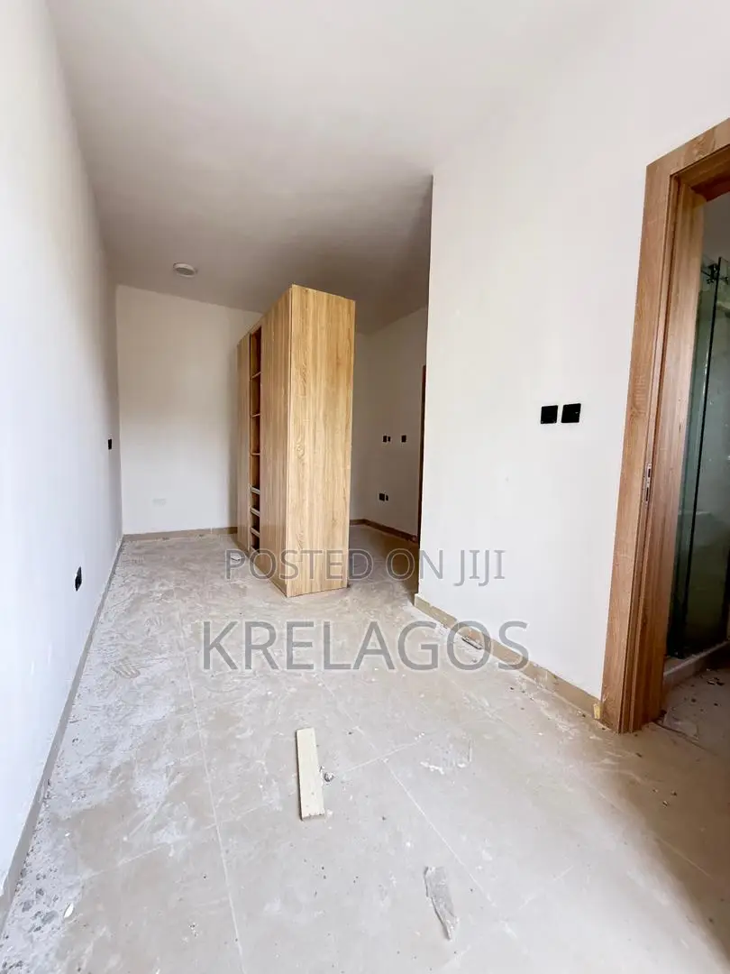 3bdrm Apartment in Ikota for sale in Ikota