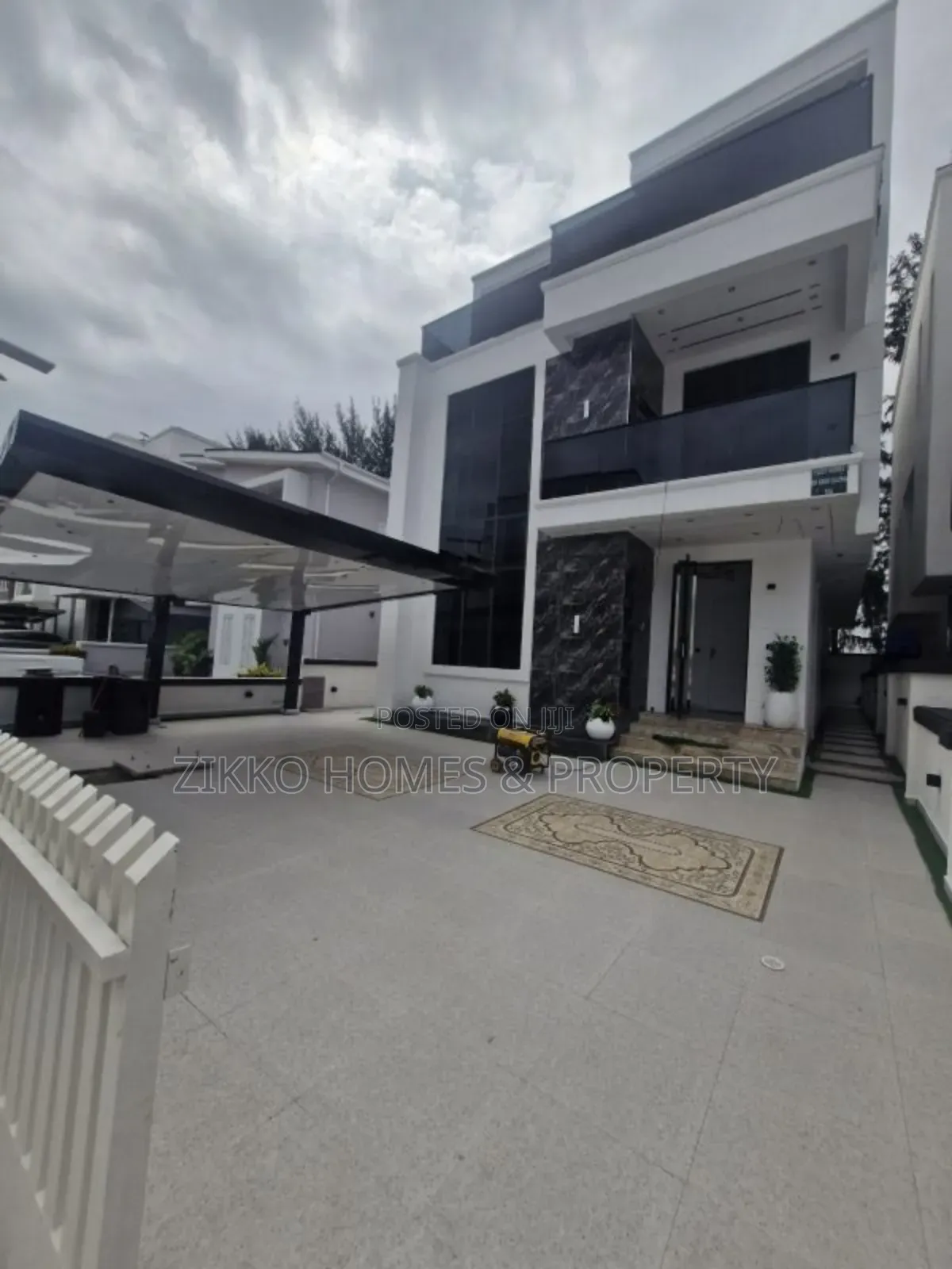5bdrm Duplex in Megamound, Lekki for sale in Lekki