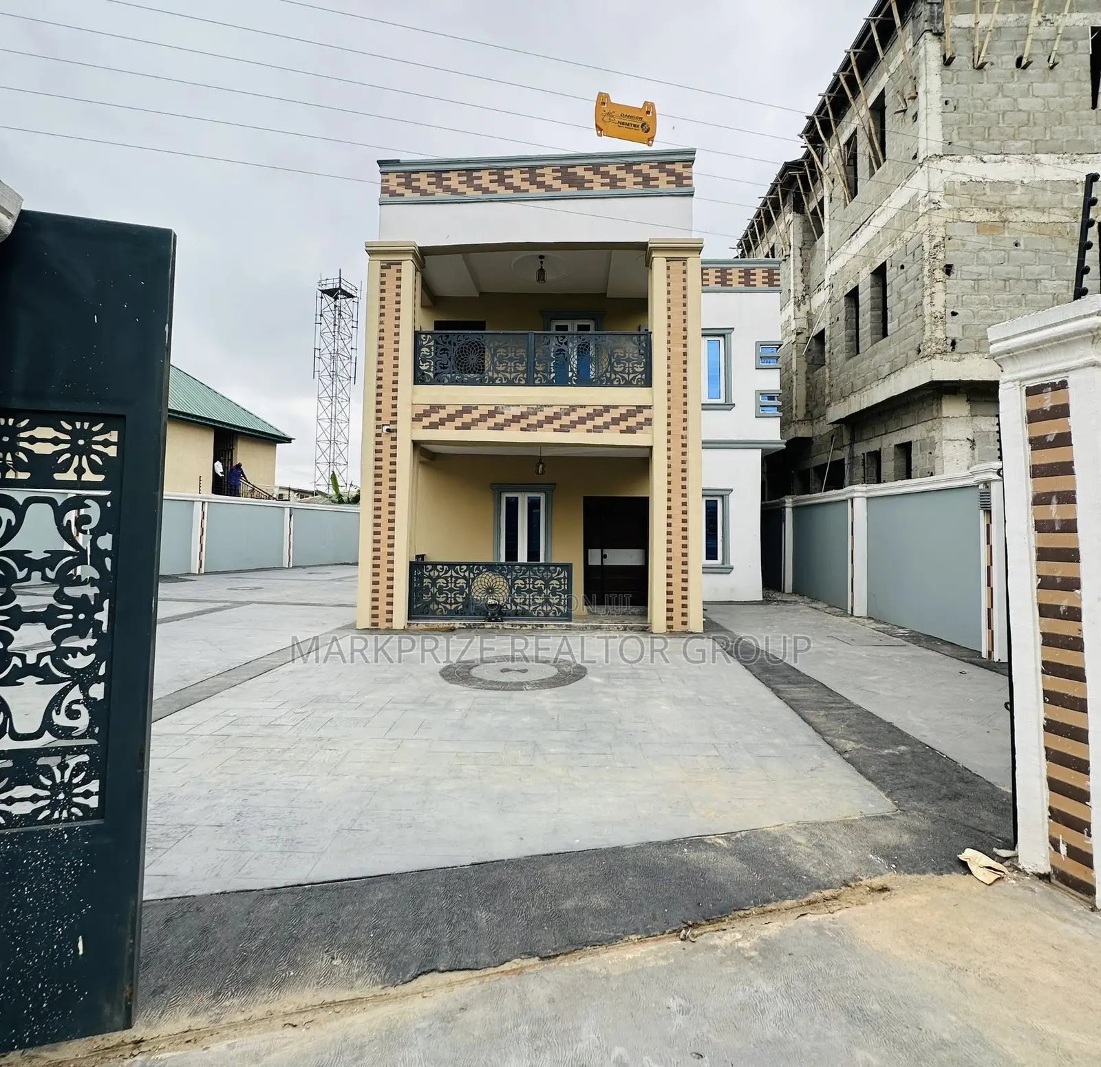 4bdrm Duplex in Agege Lagos for sale in Agege