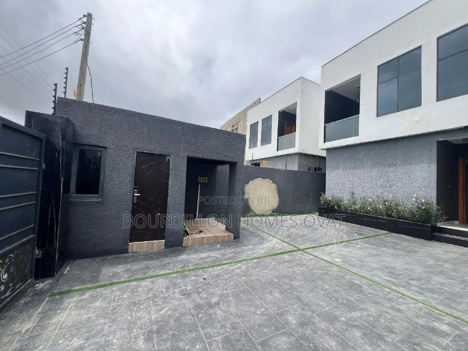 5bdrm Duplex in Ologolo for sale in Ologolo