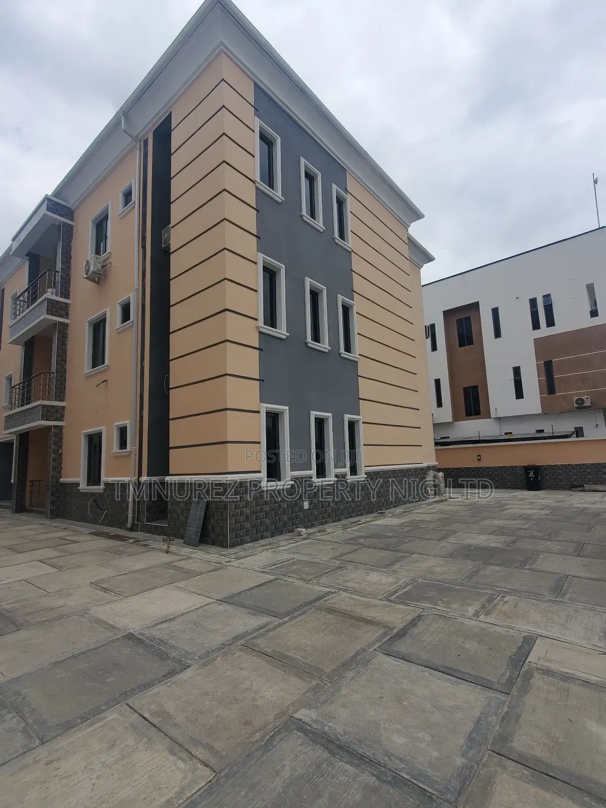 3bdrm Apartment in Lekki Phase1 for rent in Lekki